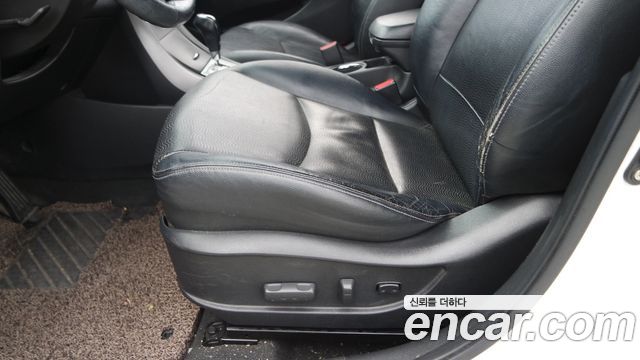 Hyundai AVANTE 2012 — photo 15