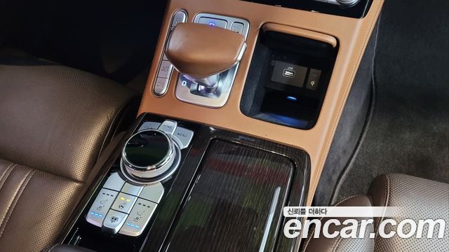 Genesis G90 2019 — photo 13