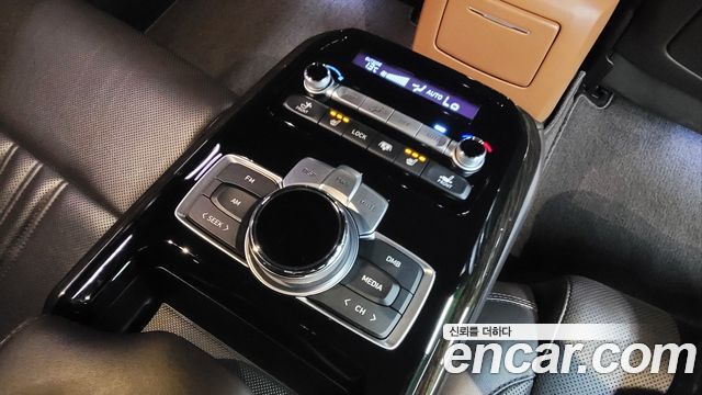 Genesis G90 2019 — photo 18