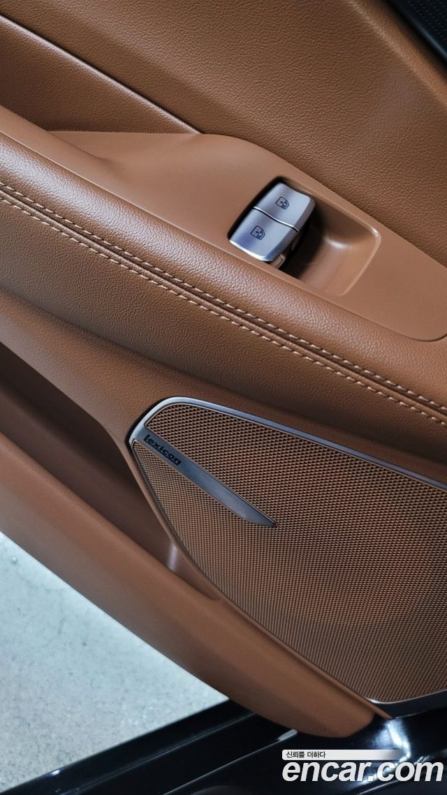 Genesis G90 2019 — photo 19