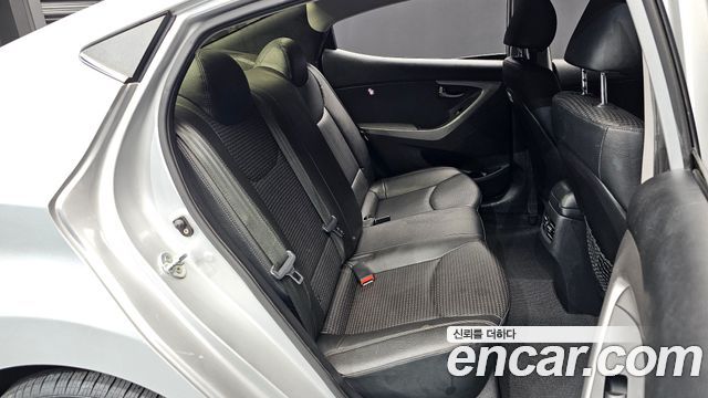 Hyundai AVANTE 2015 — photo 11