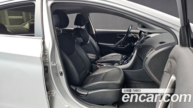 Hyundai AVANTE 2015 — photo 12