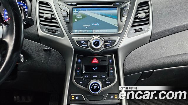 Hyundai AVANTE 2015 — photo 14
