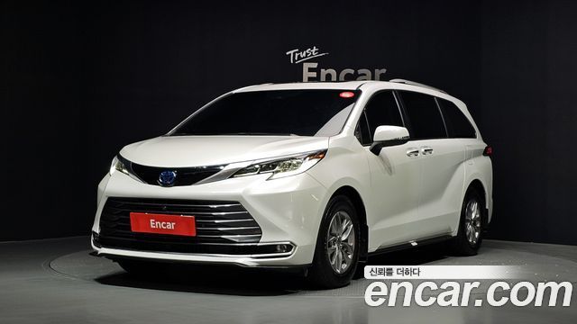Toyota Sienna 2022 — photo 1
