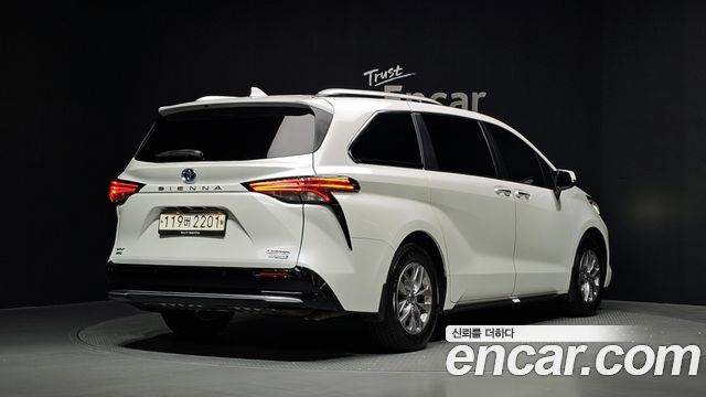 Toyota Sienna 2022 — photo 2