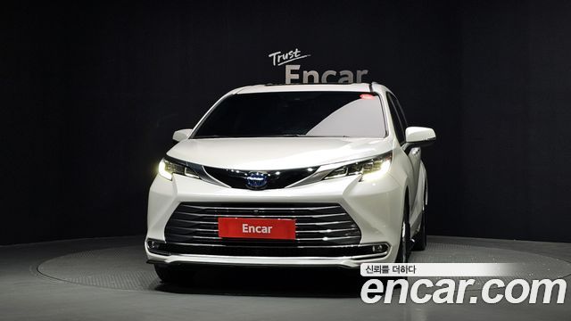 Toyota Sienna 2022 — photo 3