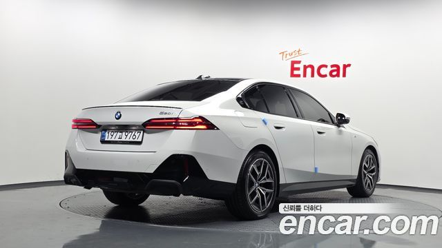 BMW 5-Series 2025 — photo 2