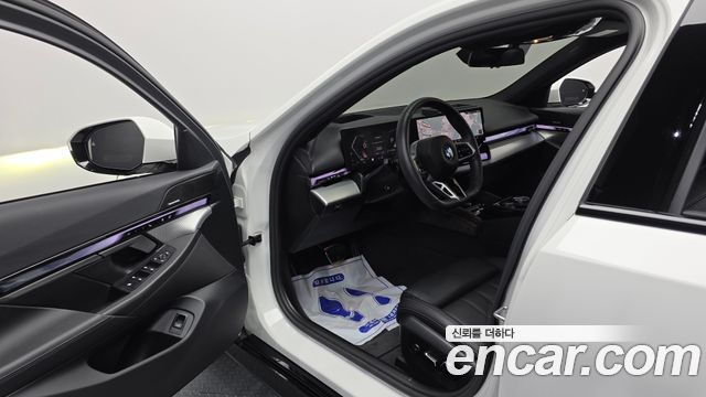 BMW 5-Series 2025 — photo 13
