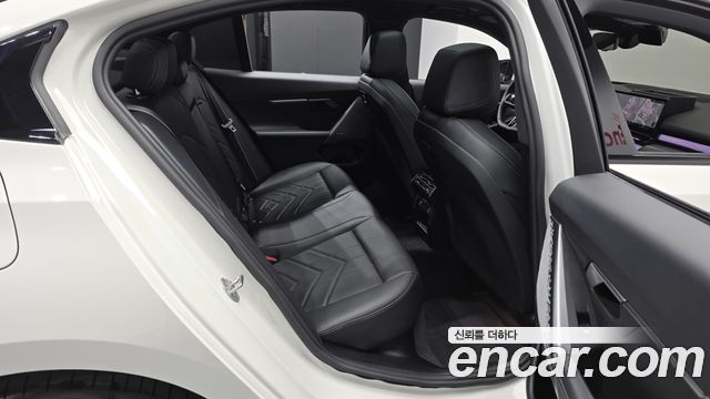 BMW 5-Series 2025 — photo 17