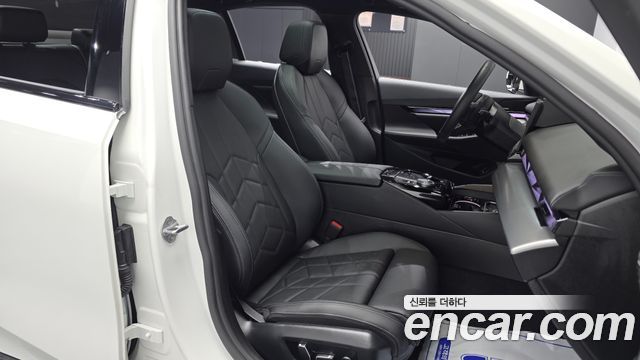 BMW 5-Series 2025 — photo 16