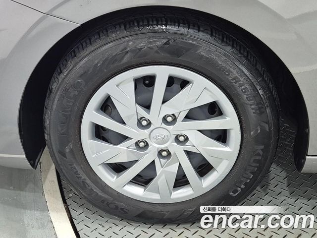 Hyundai AVANTE 2021 — photo 17