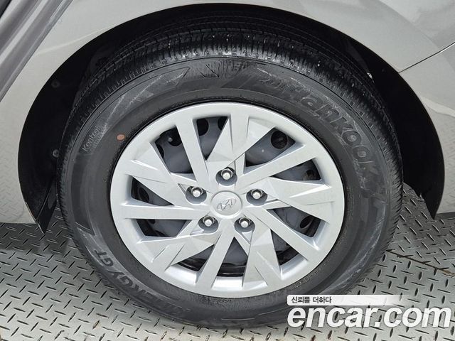 Hyundai AVANTE 2021 — photo 18