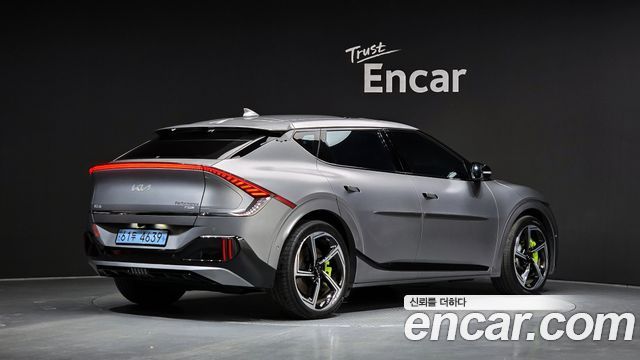 Kia EV6 2023 — photo 2