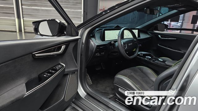 Kia EV6 2023 — photo 13