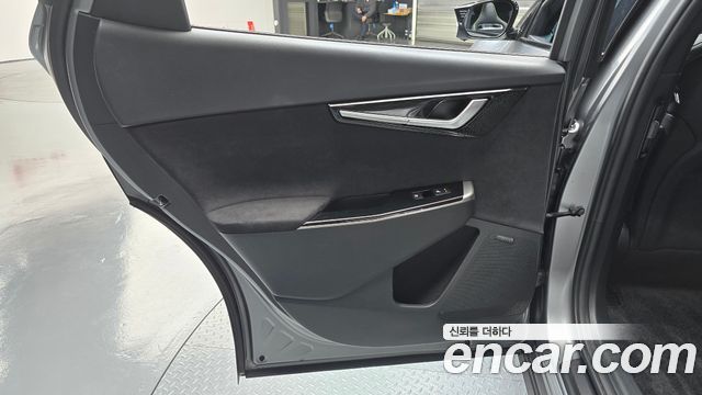 Kia EV6 2023 — photo 15
