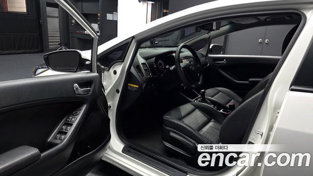 Kia K3 2016 — photo 13