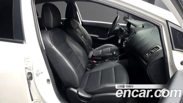 Kia K3 2016 — photo 17