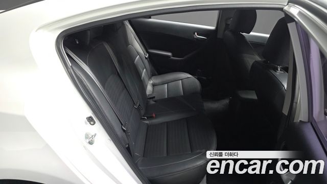 Kia K3 2016 — photo 18