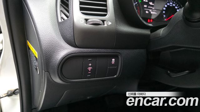 Kia K3 2016 — photo 25