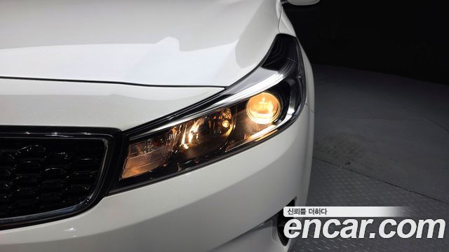 Kia K3 2016 — photo 8