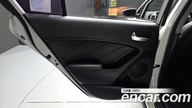 Kia K3 2016 — photo 15