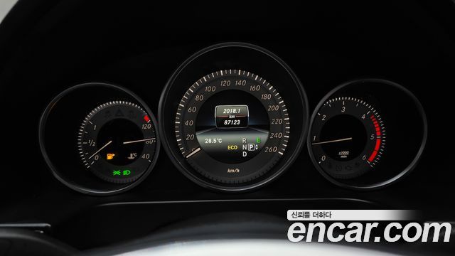 Mercedes-Benz E-Class 2014 — photo 8