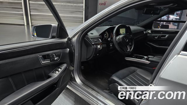 Mercedes-Benz E-Class 2014 — photo 10