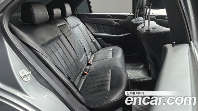 Mercedes-Benz E-Class 2014 — photo 11