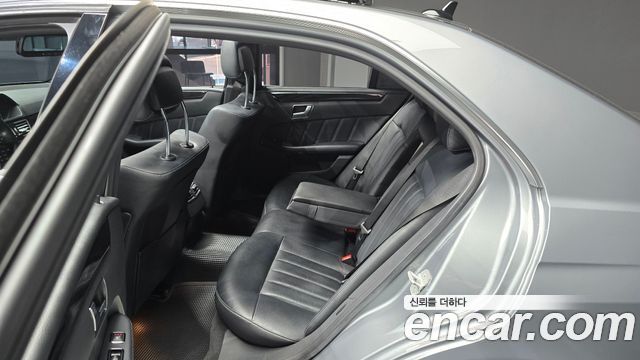 Mercedes-Benz E-Class 2014 — photo 12