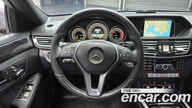Mercedes-Benz E-Class 2014 — photo 13