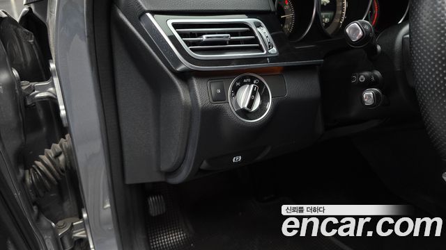 Mercedes-Benz E-Class 2014 — photo 16