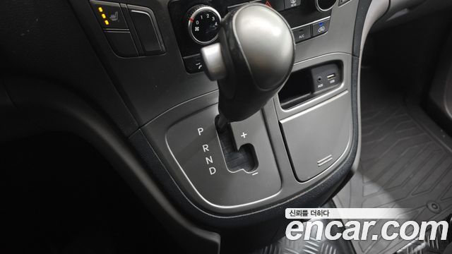 Hyundai Starex 2017 — photo 12