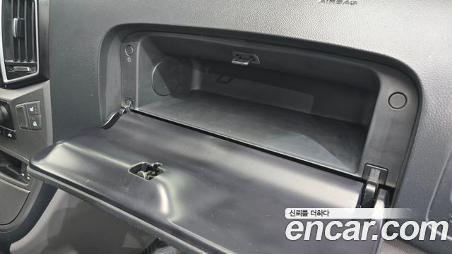 Hyundai Starex 2017 — photo 25