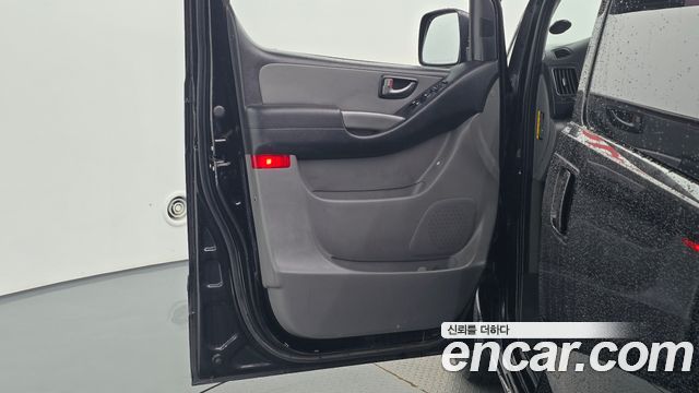 Hyundai Starex 2017 — photo 14