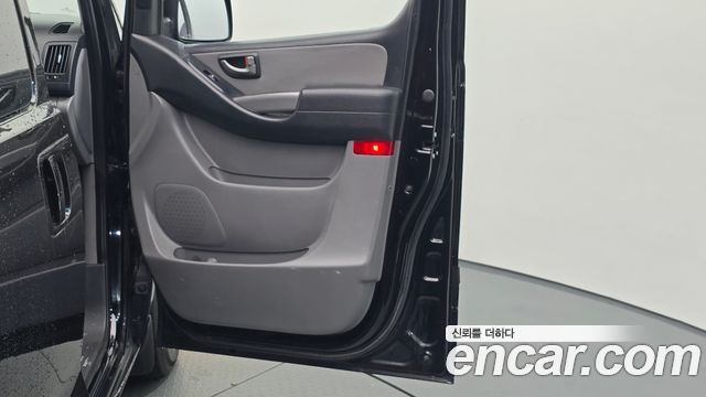 Hyundai Starex 2017 — photo 15