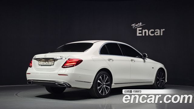 Mercedes-Benz E-Class 2020 — photo 2