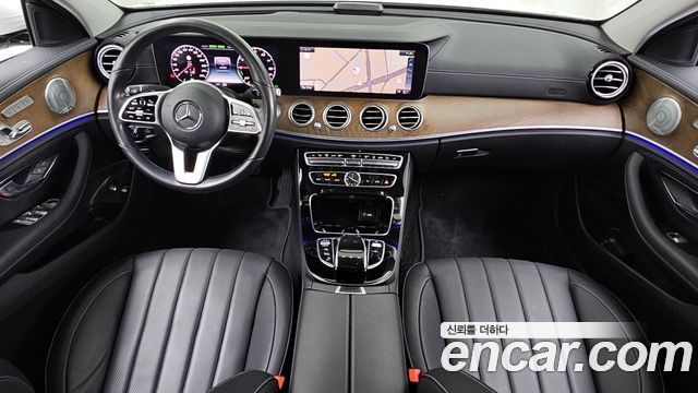 Mercedes-Benz E-Class 2020 — photo 10