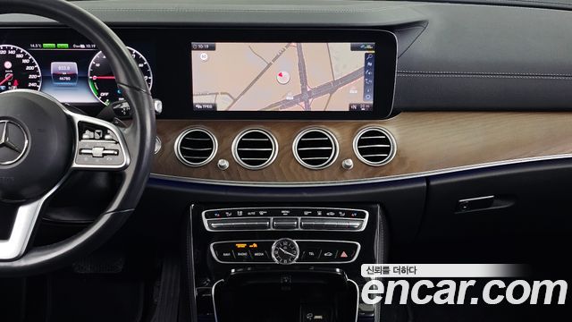 Mercedes-Benz E-Class 2020 — photo 18