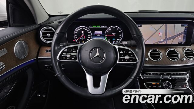Mercedes-Benz E-Class 2020 — photo 19