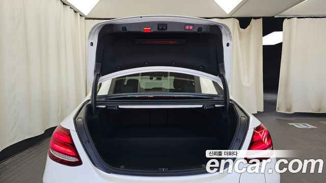 Mercedes-Benz E-Class 2020 — photo 24