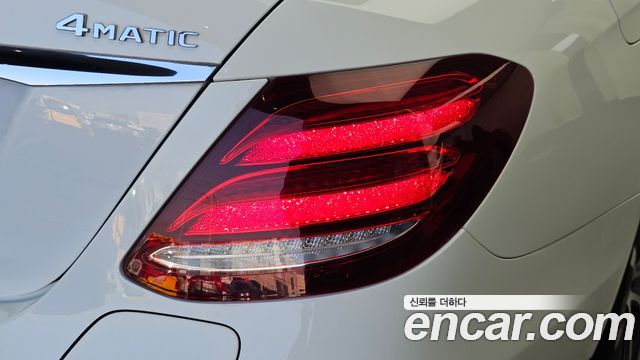 Mercedes-Benz E-Class 2020 — photo 9