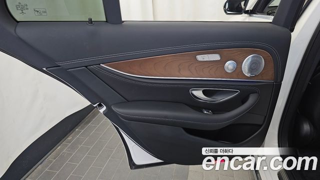 Mercedes-Benz E-Class 2020 — photo 15