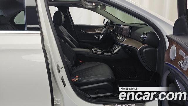 Mercedes-Benz E-Class 2020 — photo 16