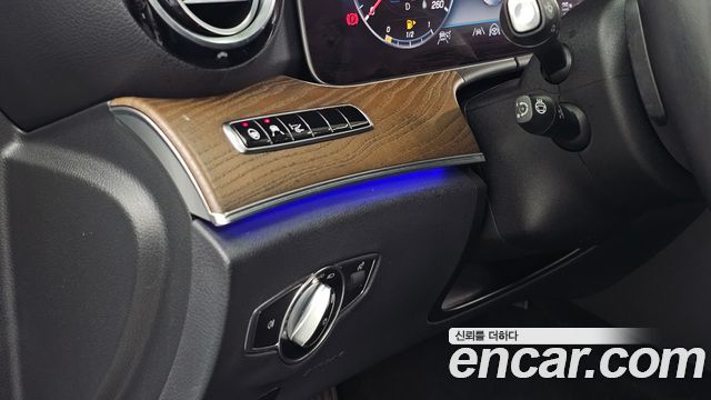 Mercedes-Benz E-Class 2020 — photo 29