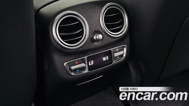 Mercedes-Benz E-Class 2020 — photo 33