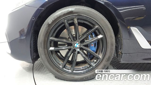 BMW 5-Series 2018 — photo 5