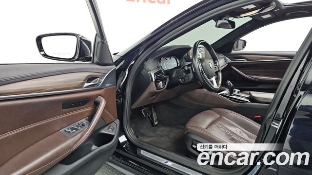 BMW 5-Series 2018 — photo 10