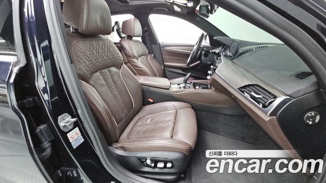 BMW 5-Series 2018 — photo 11