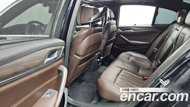 BMW 5-Series 2018 — photo 12
