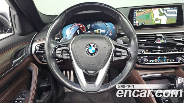 BMW 5-Series 2018 — photo 13